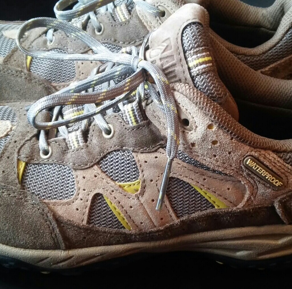 Alpine design hiking shoes